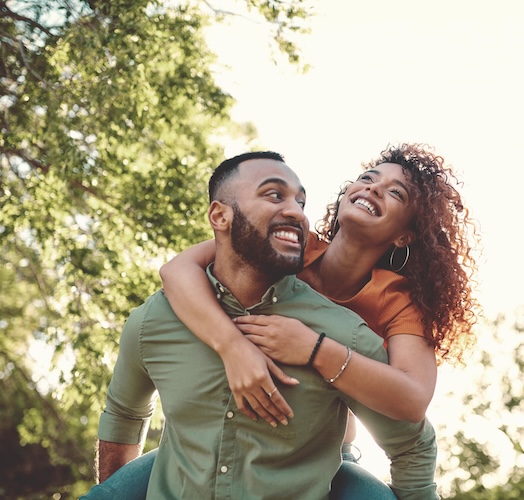 happy couple with payday loan alternative